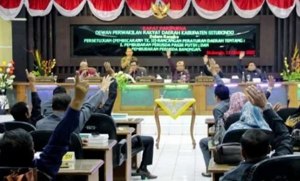 Pembubaran dua Perusda milik Pemkab Situbondo disetujui DPRD dengan pemungutan suara dalam rapat paripurna, Kamis 13 Oktober 2022.(foto: Humas DPRD Situbondo)