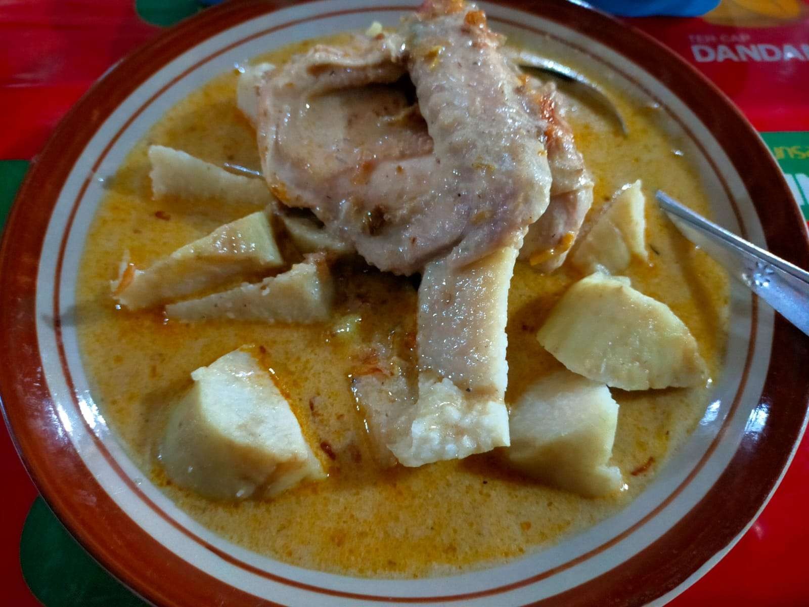 Lontong opor Ngloram (Ahmad Sampurno/ ngopibareng.id)