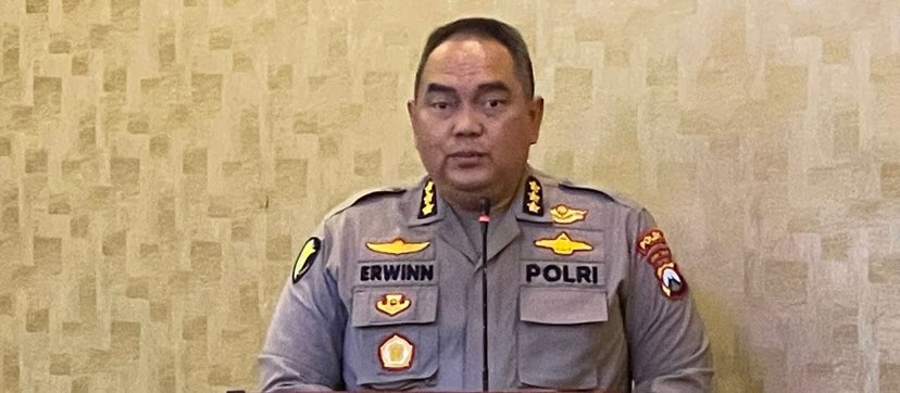 Kabid Dokkes Polda Jatim, Kombes Pol Erwinn Zainul Hakim saat memberikan keterangan pers (Foto: persbhayangkara.id)