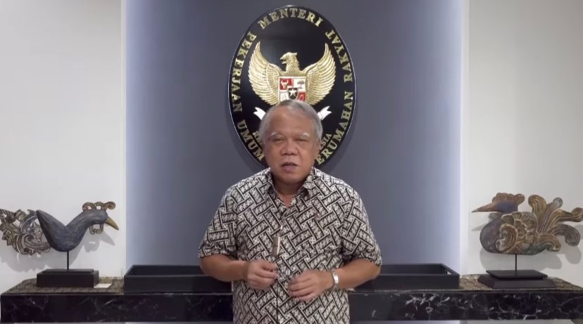 Kementerian PUPR RI, Basuki Hadimuljono saat berada di Gedung Kemen PUPR (Instagram: @kemenpupr)