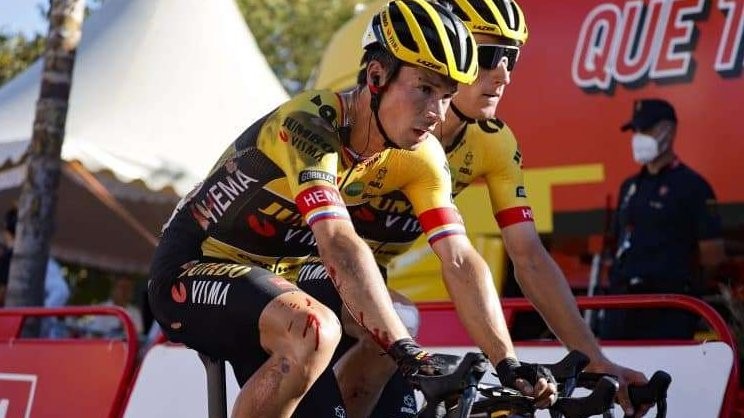 Primoz Roglic akan segera menjalani operasi dislokasi bahu.