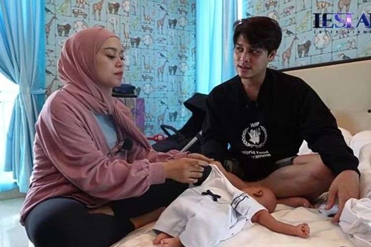 Rizky Billar wajib lapor setelah bebas karena sang istri, Lesti Kejora, mencabut laporan KDRT, Jumat 14 Oktober 2022. (Foto: YouTube Leslar Entertainment)