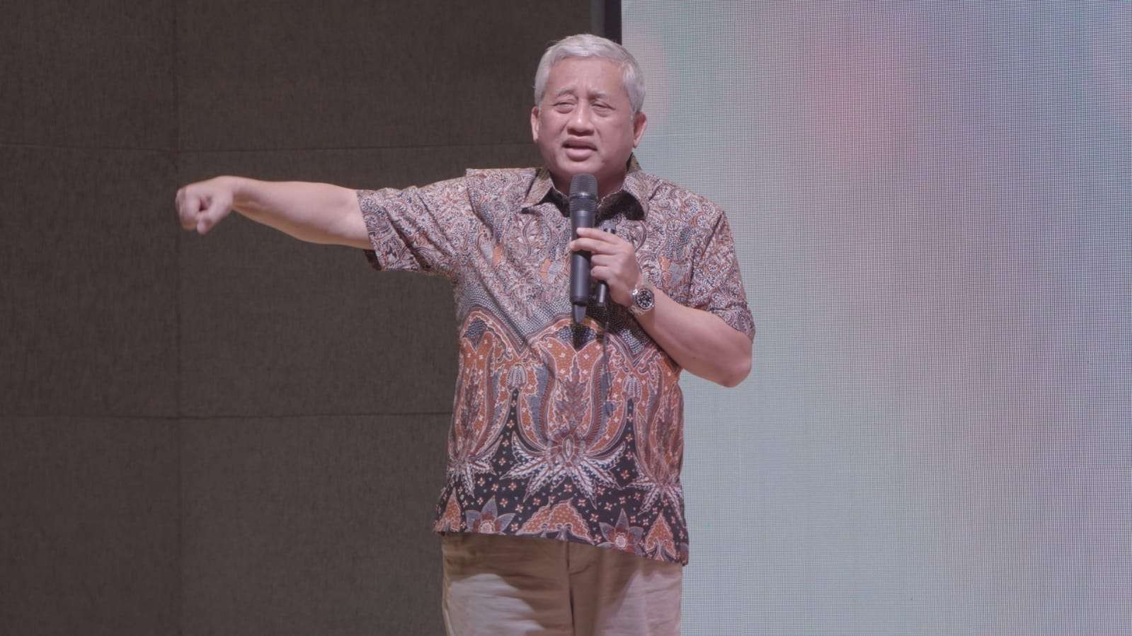 Prof Mohammad Nuh saat menyampaikan materi mengenai masa depan dunia kesehatan di Unusa. (Foto: Pita Sari/Ngopibareng.id)