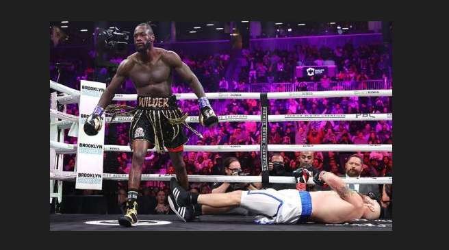 Deontay Wilder menang KO lawannya, Robert Helenius di Barclays Center, Brooklyn, New York, Minggu, 16 Oktober 2022. (Foto: Twitter WBC)