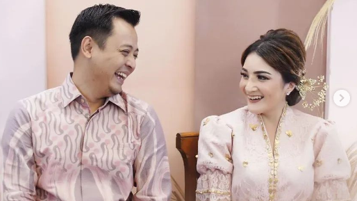 Pasangan Kiki Amalia dan Agung Nugraha akan menikah pada 26 November 2022, tepat di hari ulang tahun sang artis ke-41. (Foto: Instagram @kikiamaliaworld)