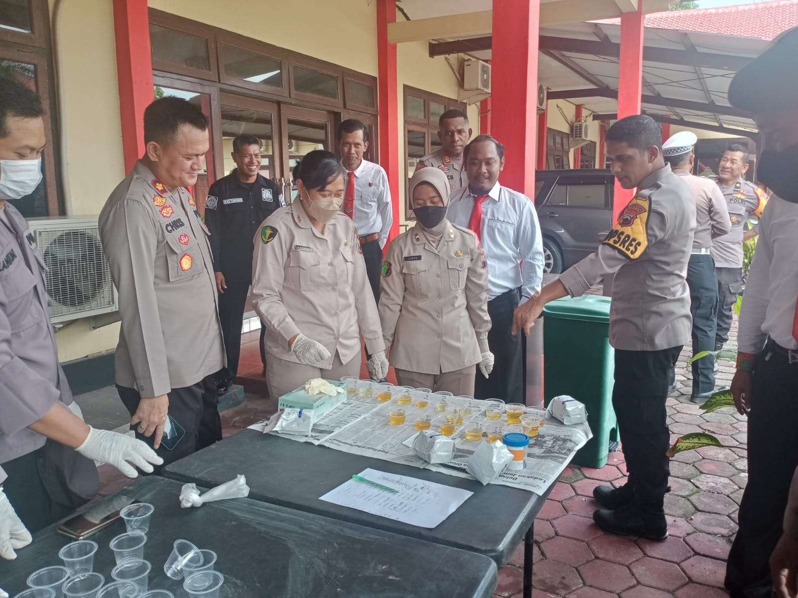 Kapolres Blora AKBP Fahrurozi sidak pelaksanaan test urine (Foto: Humas Polres Blora)