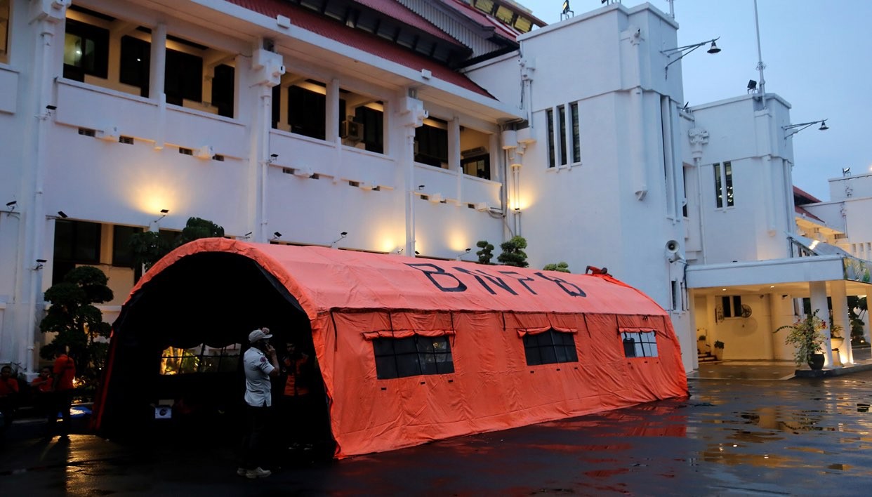 Posko bantuan Pemkot Surabaya (Foto: dok. Humas Pemkot Surabaya)