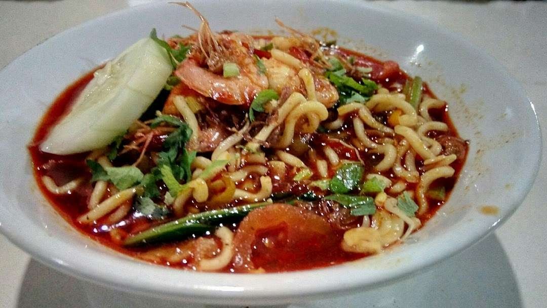 Mie Pendalungan, kuliner khas Kota Probolinggo yang memadukan selera campuran Jawa dan Madura. (Foto: Ikhsan Mahmudi/Ngopibareng.id)