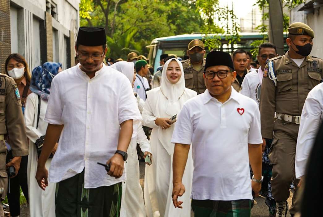 Bupati Sidoarjo Ahmad Muhdlor Ali bersama Gus Muhaimin merayakan Hari Santri Nasional, Minggu 22 Oktober 2022. (Foto: Aini Arifin/Ngopibareng.id)