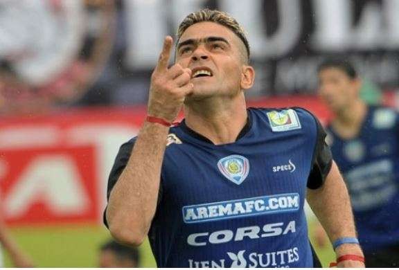 Tragedi Kanjuruhan direspons oleh eks striker Arema, Christian Gonzales. Ia mengaku kaget atas kerusuhan berakhir dengan 135 melayang. (Foto: Ant/tempo)