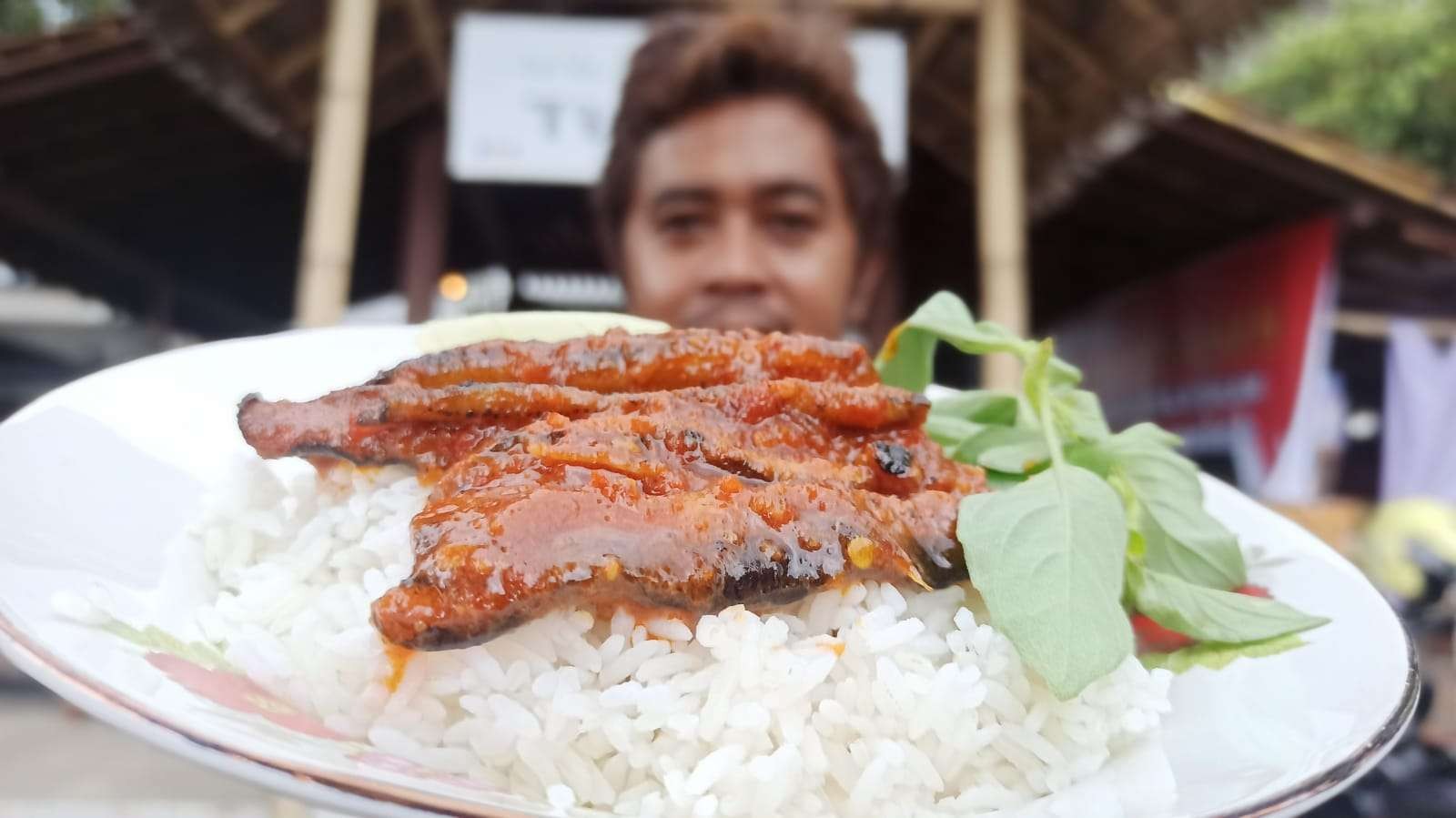 Kuliner Belut Bakar Fillet bisa menjadi alternatif pecinta makanan pedas (Foto : Muh Hujaini/Ngopibareng.id)