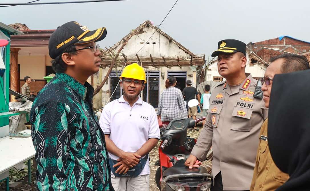 Forkopimda Sidoarjo cek kondisi korban angin puting beliung (Foto:Aini /Ngopibareng.id)