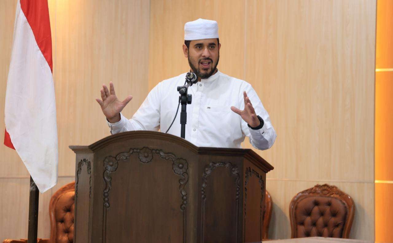 Walikota Probolinggo, Habib Hadi Zainal Abidin saat menjadi keynote speaker dalam seminar terkait disabilitas. (Foto: Ikhsan Mahmudi/Ngopibareng.id)