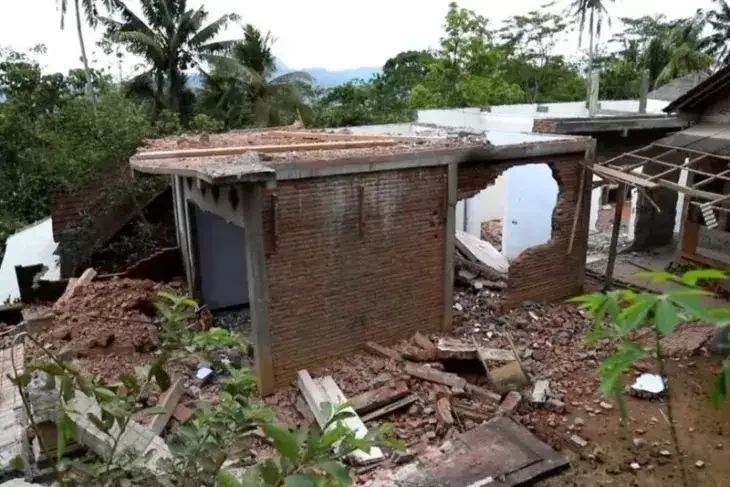 Belasan rumah warga di Trenggalek rusak berat akibat dampak likuifaksi.(Foto: Kodim Trenggalek)