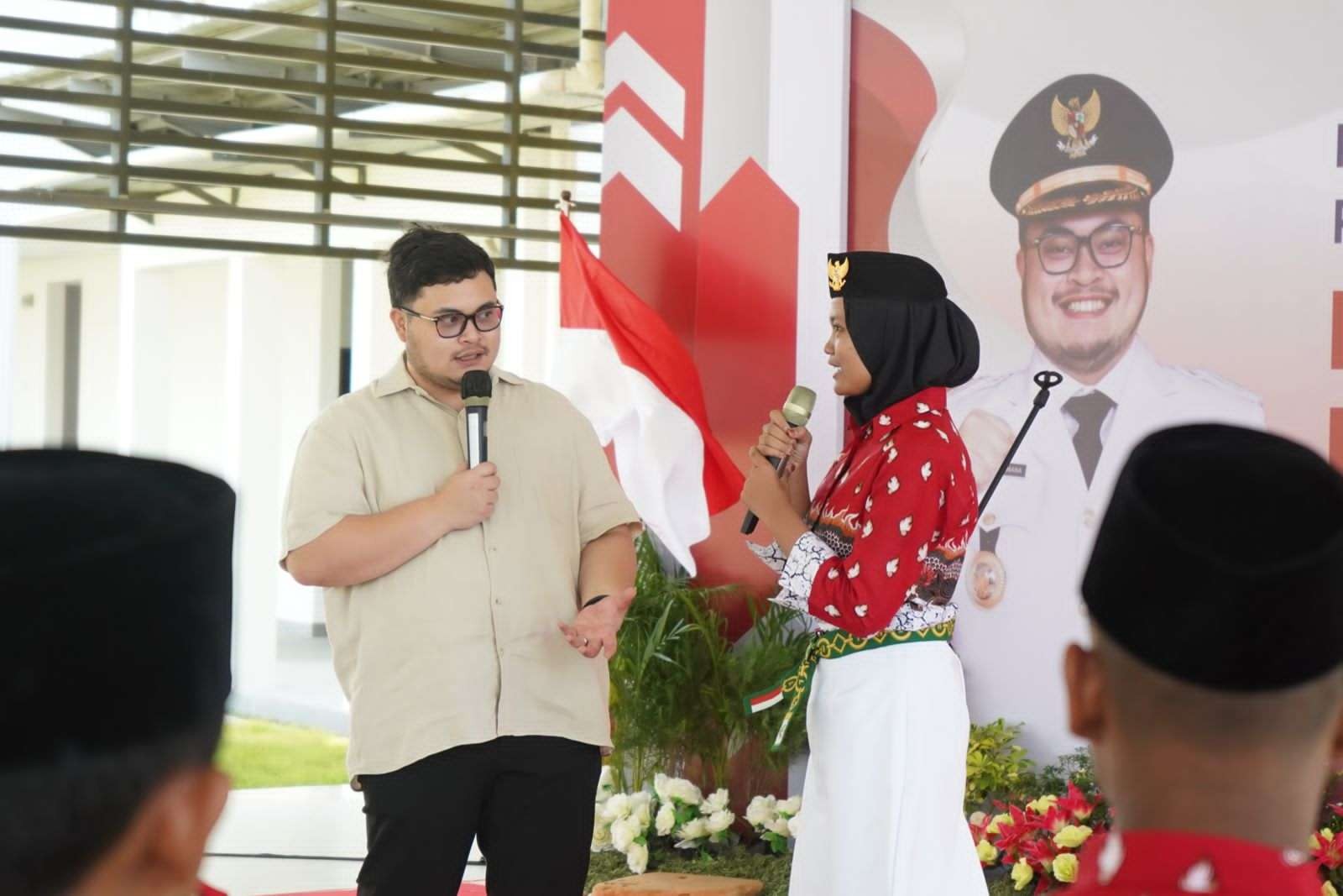 Bupati Kediri Hanindhito Himawan Pramana mengukuhkan Duta Pancasila Kabupaten Kediri di Sanggar Kegiatan Belajar (SKB). (Foto: Kominfo Kabupaten Kediri)