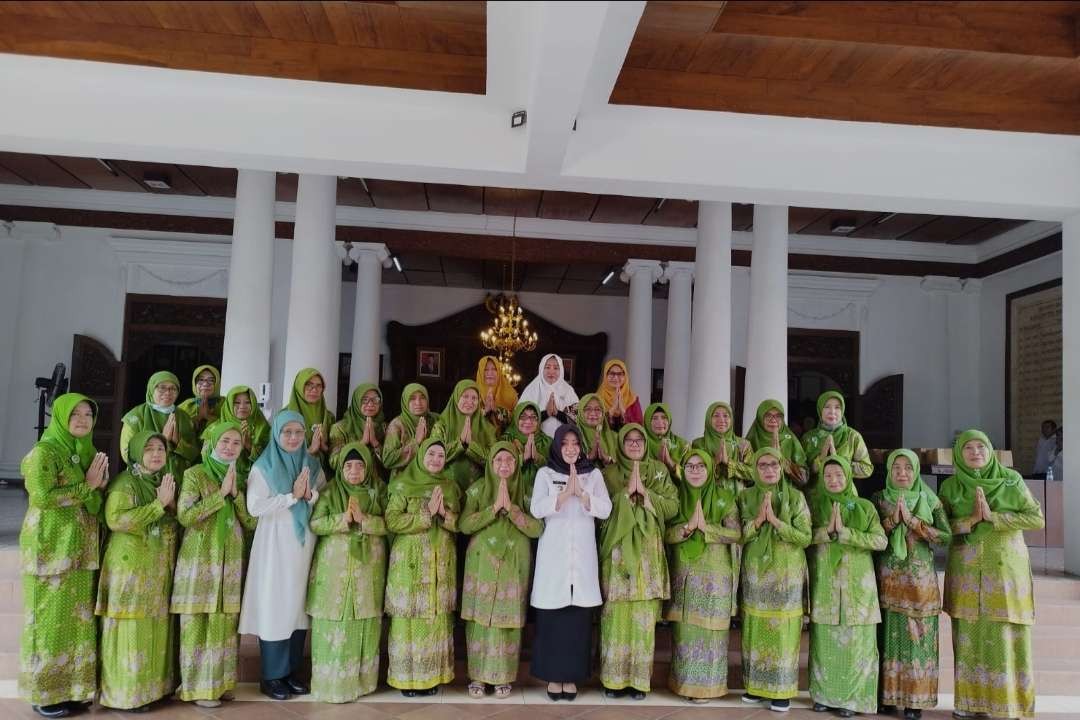 Bupati Mojokerto audensi dengan PC Muslimat NU.(Foto : Deni Lukmantara/Ngopibareng)