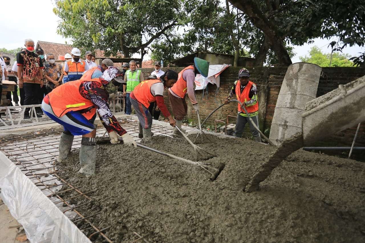 Percepatan perbaikan infrastruktur, khususnya di jalan Provinsi Jawa Tengah. (Foto: Pemprov Jateng)