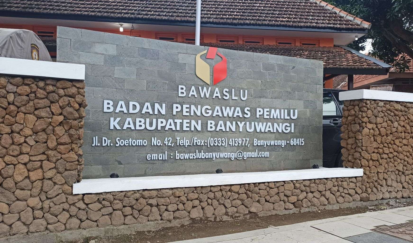 Bawaslu Banyuwangi tegaskan bisa memberhentikan anggota yang sudah dilantik jika ternyata terdaftar sebagai anggota parpol. (Foto: Muh Hujaini/Ngopibareng.id)