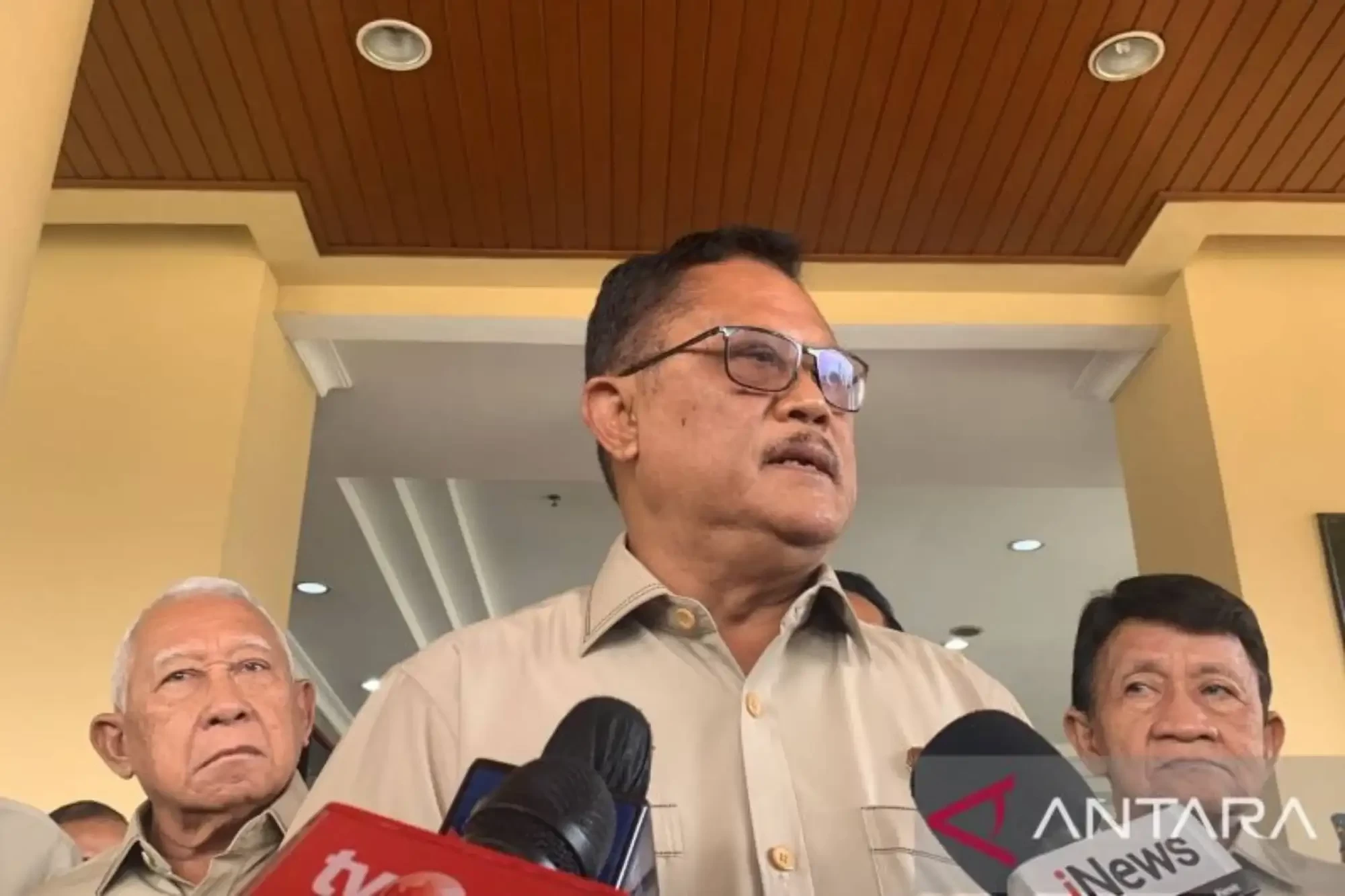 Jenderal (Purn) Da'i Bachtiar bersama mantan Kapolri menemui Kapolri Jenderal Listyo Sigit Prabowo di Mabes Polri, Kamis 27 Oktober 2022. (Foto: Antara)