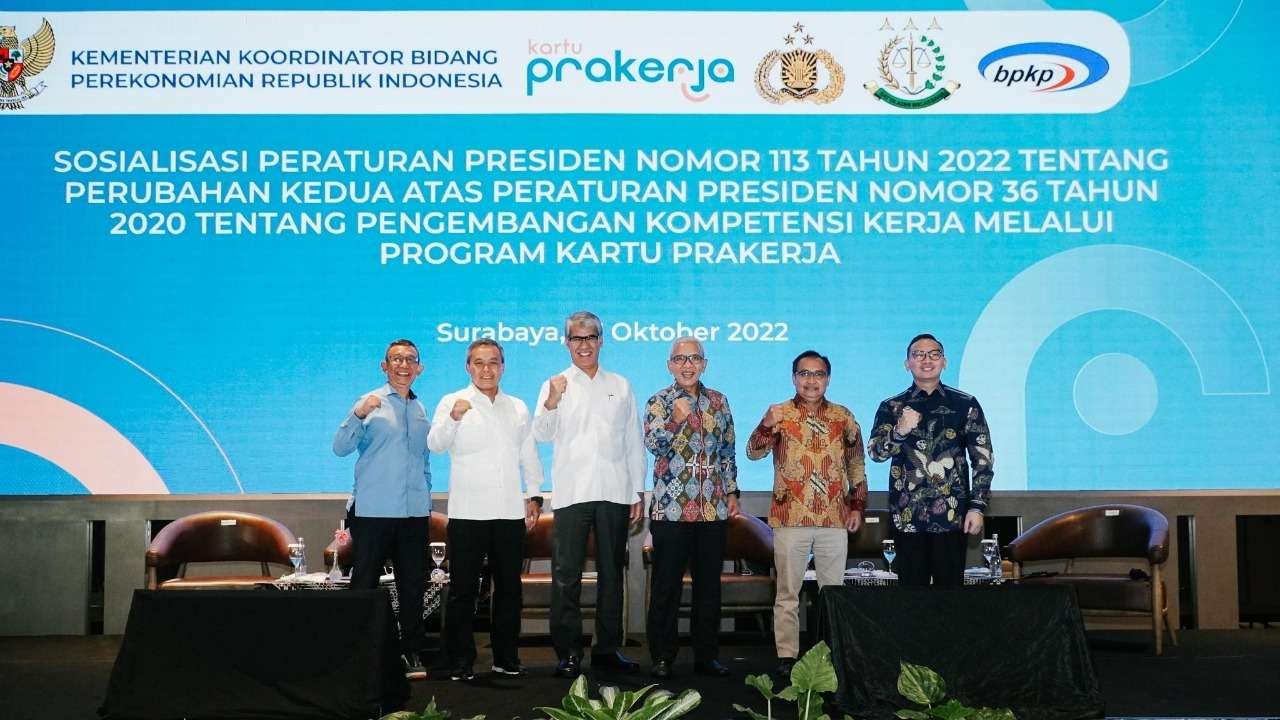 Sosialisasi Perpres 113/2022 dihadiri Deputi Pengawasan Instansi Pemerintah Bidang Perekonomian dan Kemaritiman Badan Pengawasan Keuangan dan Pembangunan (BPKP) Salamat Simanullang dan sejumlah pejabat penting di Jawa Timur di Surabaya pada Kamis 27 Oktober 2022. (Foto: Istimewa)