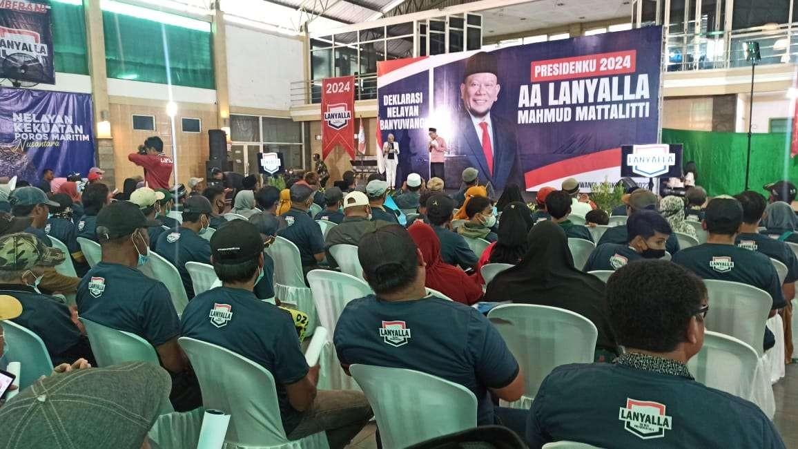 Ratusan nelayan di wilayah Kecamatan Muncar Banyuwangi mendeklarasikan dukungan pada La Nyalla, untuk maju sebagai calon presiden dalam Pilpres 2024. (Foto: Muh Hujaini/Ngopibareng.id)