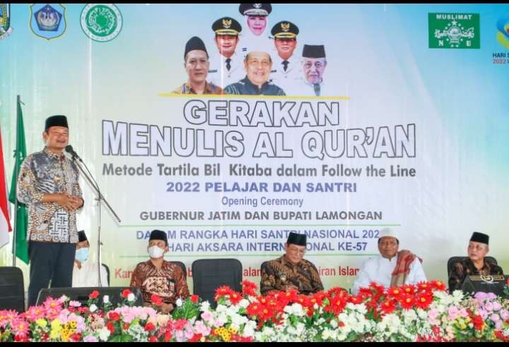 Peserta lomba menulis mushaf Alquran di kantor PIC Paciran,Lamongan (Istimewa)