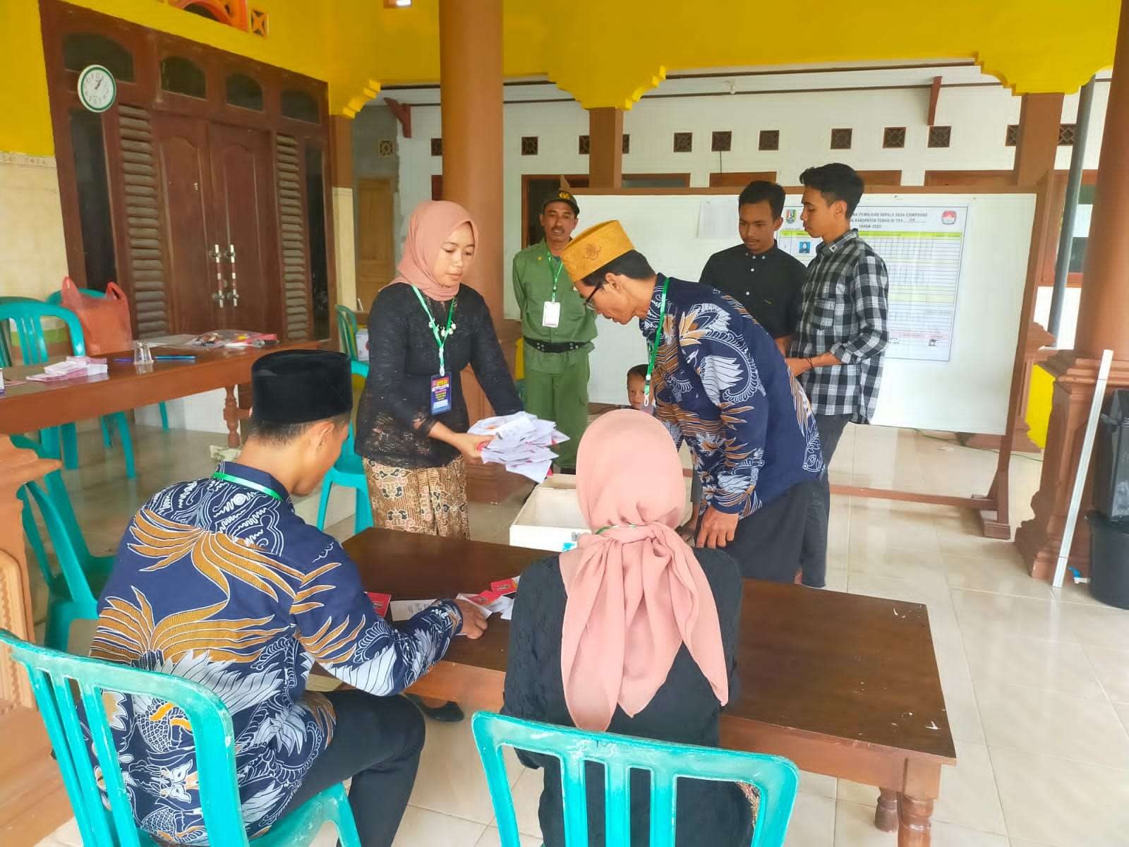 Pilkades serentak 2022 di Desa Compreng, Kecamatan Widang, Tuban (Foto: Khoirul Huda/Ngopibareng.id)