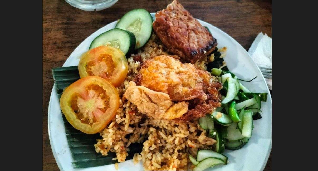 Nasi goreng Jawa, salah satu menu di Bakmi Jogja Trunojoyo. (Foto: Yasmin Fitrida/Ngopibareng.id)