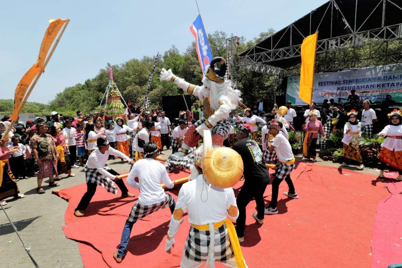 Tari Ogoh-ogoh berupa Bhuta Kala mewarnai “Petik Laut dan Selamatan” Kelurahan Ketapang, Kecamatan Kademangan, Kota Probolinggo. (Foto: Ikhsan Mahmudi/Ngopibareng.id)