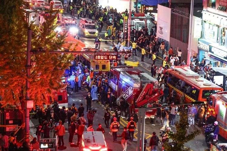 Tragedi pesta Halloween yang mengakibatkan ratusan orang tewas terjadi di Itaewon. (Foto: Reuters)