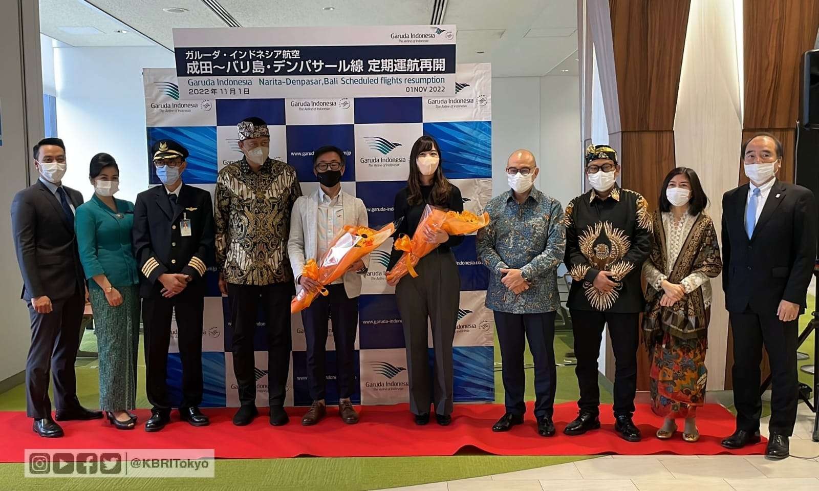 Pelepasan penerbangan Wakil Duta Besar RI John Tjahjanto Boestami dan Koordinator Penerangan Sosial Budaya Meinarti Fauzie. (Foto: dok  Kedubes RI di Tokyo)