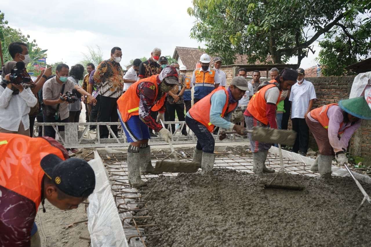 Pembangunan ruas Jalan Muyorejo hingga Ngloram, Blora. (Foto: Humas Pemkab Blora)