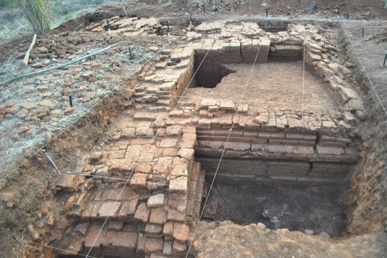 Bangunan Candi Bata di area Situs Bale Kambang, di Desa Sawangan, Kecamatan Gringsing, Kab Batang, Jawa Tengah.(Foto: dok. Brin)