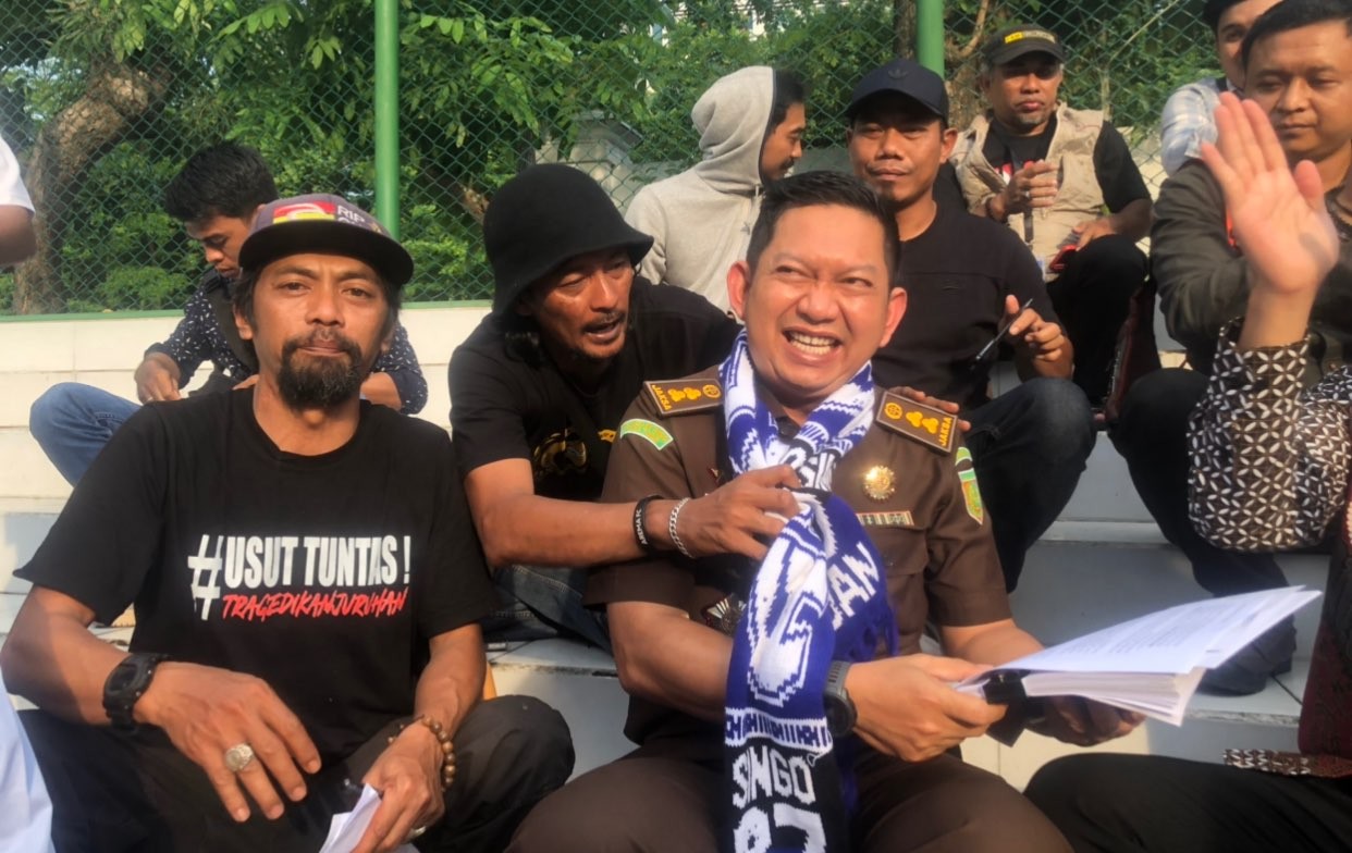 Pertemuan antara Aremania dengan jaksa di Kejati Jatim (Foto: Andhi Dwi/Ngopibareng.id)