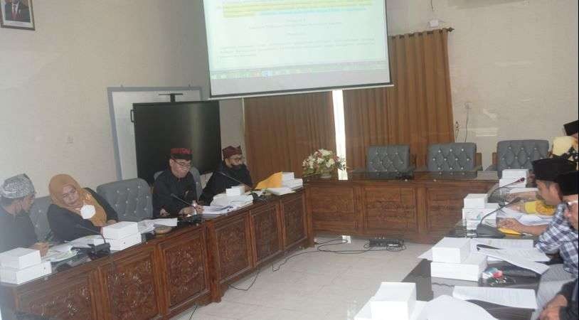 Rapat finalisasi Raperda BUMD antara gabungan Komis II dan Komisi IV DPRD Banyuwangi. (Foto: Istimewa)