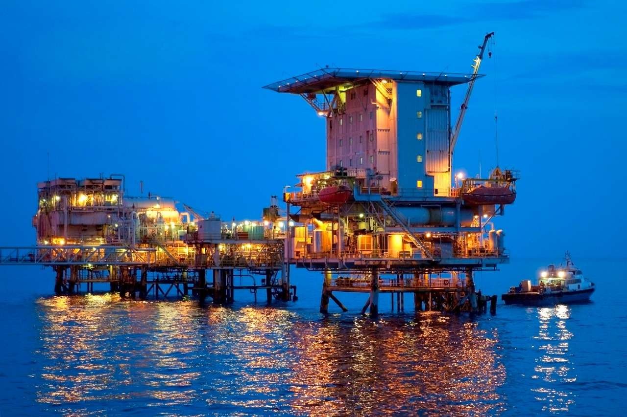 Operai Offshore Pertamina Hulu Energi (foto: Humas Pertamina)