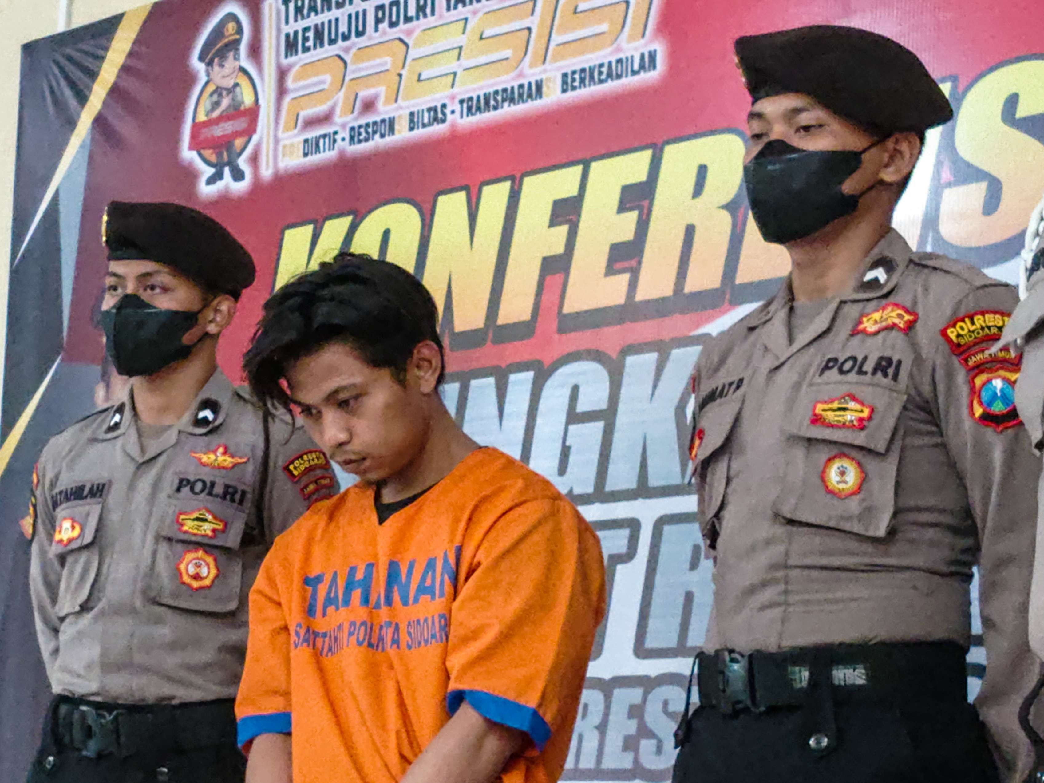 M Andi Sukarnain, tersangka pembunuh wanita di kamar hotel Sidoarjo. (foto :Aini/Ngopibareng.id)