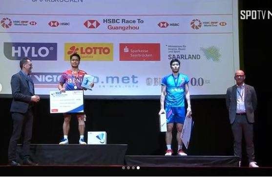 Tunggal putra Taiwan Chou Tien Chen ngambek usai dikalahkan Ginting di final Hylo Open 2022. (Foto: INABadtminton)