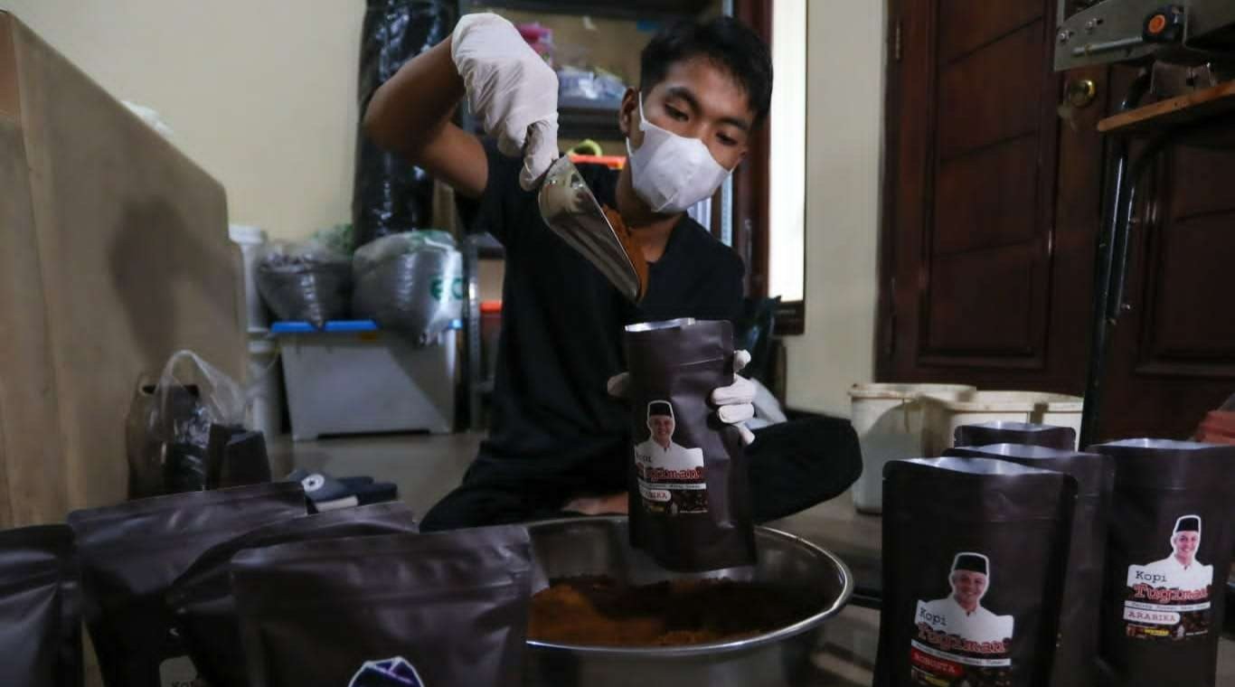 Kopi ini dikemas dengan wajah Ganjar Pranowo dengan merek Tugiman. (Foto: dok. Humas Pemprov Jawa Tengah)