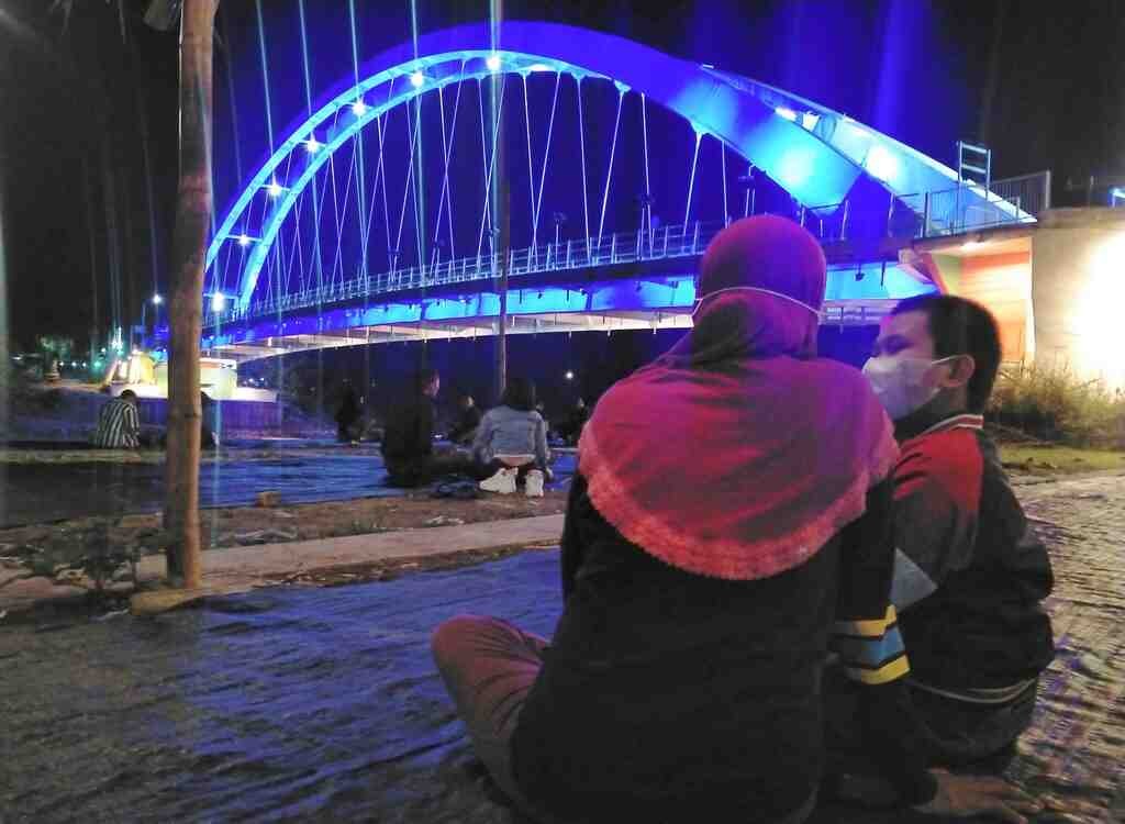 Jembatan Sosorodilogo yang membentang di atas Sungai Bengawan Solo di Kota Bojonegoro. (Foto: Infopublik.id)