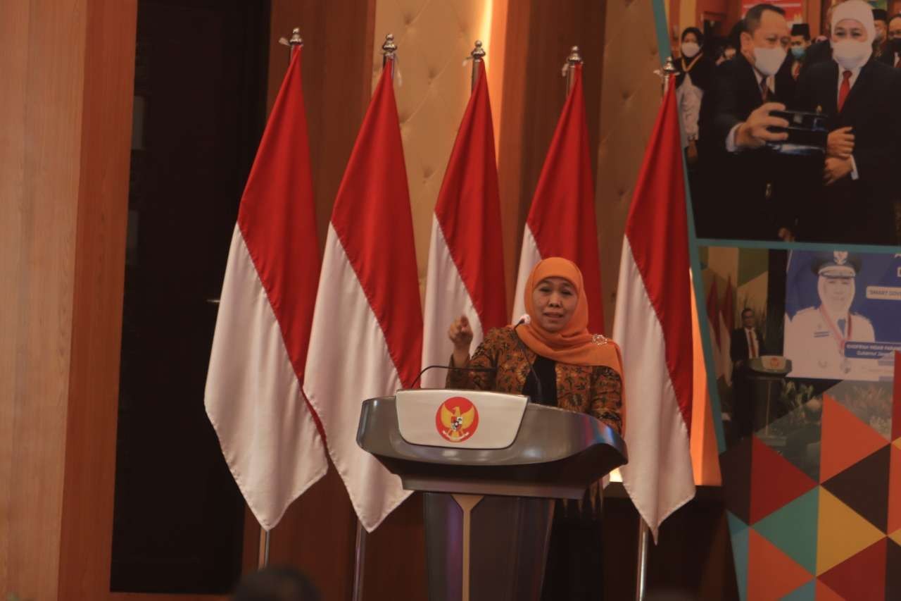 Gubernur Jatim, Khofifah Indar Parawansa dalam Rapat Koordinasi Penyelenggaraan Pelatihan Kepemimpinan Nasional Tingkat II Tahun 222 di BPSDM, Surabaya, Selasa 8 November 2022.  (Foto: Fariz Yarbo/Ngopibareng.id)