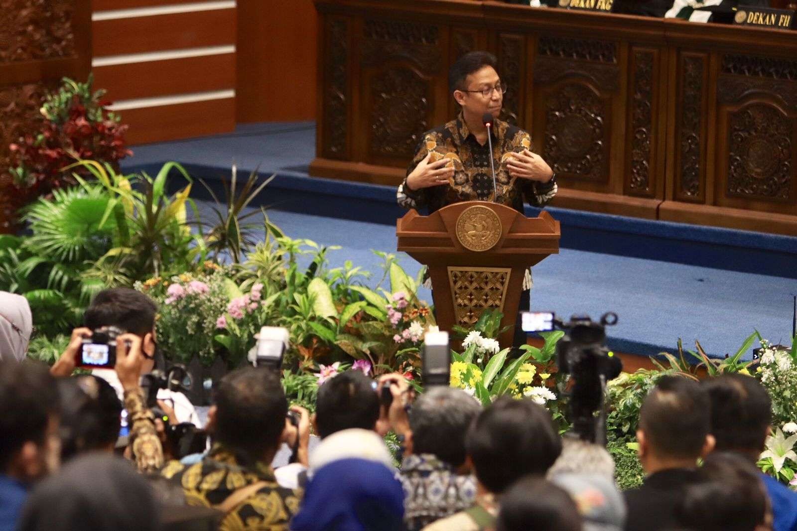 Menkes Budi Gunadi Sadikin mengungkap lonjakan kasus baru COVID-19. Warga banyak yang belum vaksin. (Foto: Pita Sari/Ngopibareng.id)