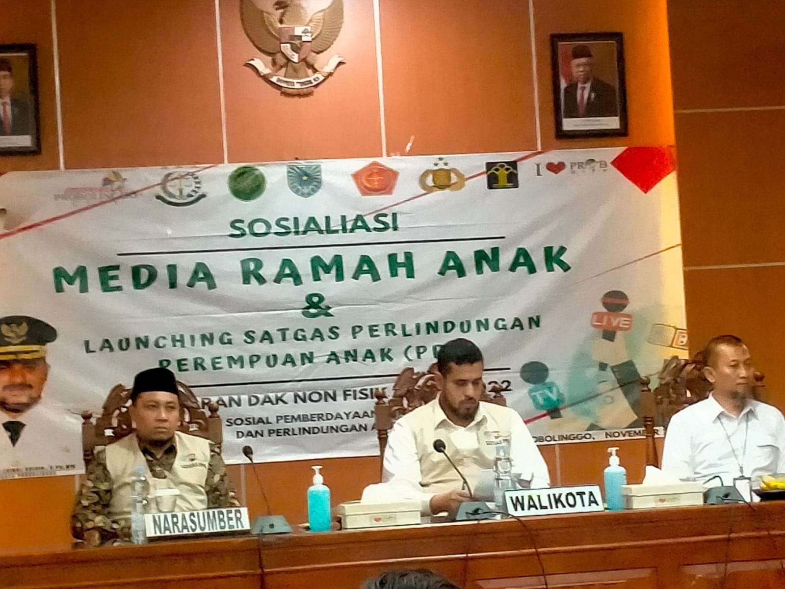 Walikota Habib Hadi Zainal Abidin (tengah) saat meluncurkan (launching) Satgas Perlindungan Perempuan dan Anak (PPA) Kota Probolinggo. (Foto: Ikhsan Mahmudi/Ngopibareng.id)