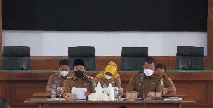 Bupati Pasuruan Irsyad Yusuf (Gus Irsyad) dalam Rapat Koordinasi Penanganan Siaga 1 Bencana Hidrometeorologi. (Foto: Humas Pemkab Pasuruan)