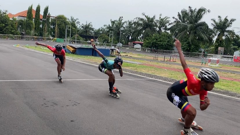 Lomba cabang olahraga sepatu roda pada ajang POPDA di Kabupaten Sidoarjo (Foto: Lalu Theo/ngopibareng.id)