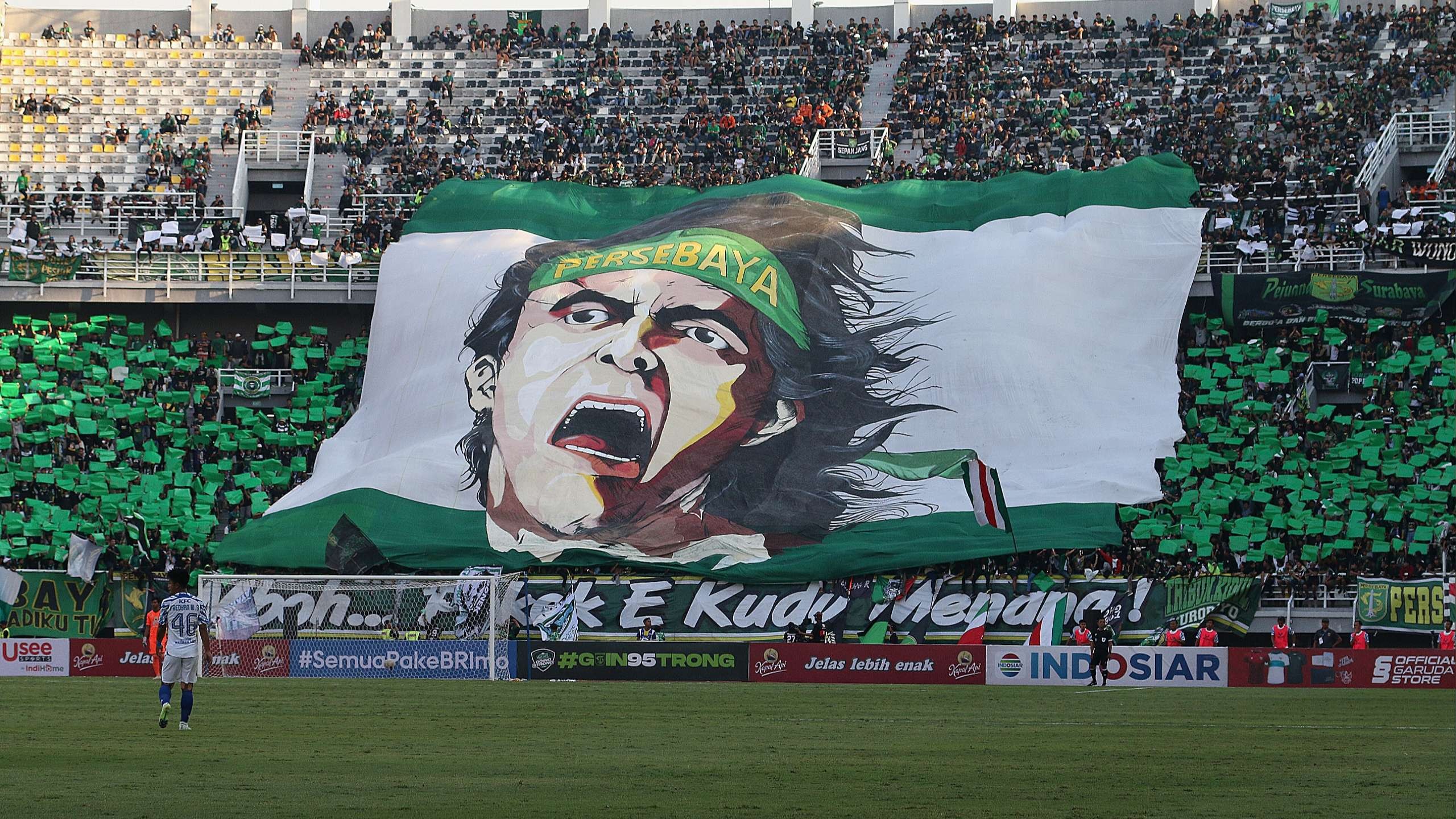 Ilustrasi Persebaya dapat Song For Pride. Lagu ini merupakan lagu dukungan dari suporter yang dinyanyikan sebelum dan sesudah pertandingan Persebaya di Stadion Gelora Bung Tomo atau GBT. (Foto: Fariz Yarbo/Ngopibareng.id)