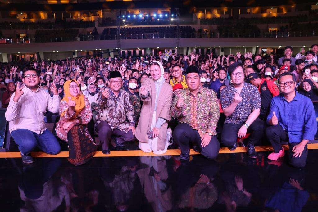 Zulfa Mustofa dan Abdul Mu'ti, bersama Najwa Shihab, acara menjelang Muktamar ke-48 Muhammadiyah di Surakarta. (Foto: muhammadiyah.or.id)