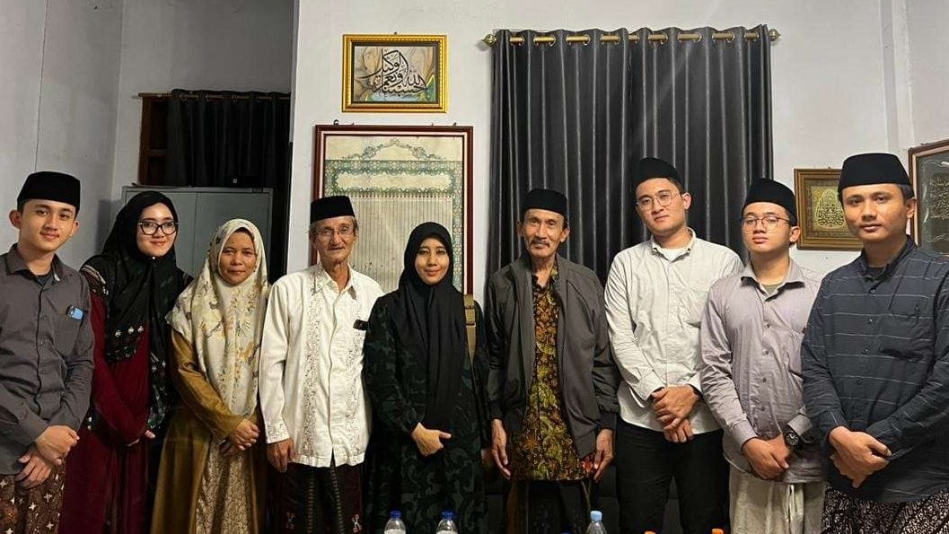 KH Husein Muhammad dan keluarga dekatnya. (Foto: husein muhammad)