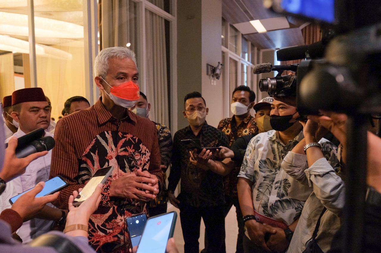 Gubernur Ganjar menghadiri dan membuka Rapat Kerja Wilayah II Federasi Kesatuan Serikat Pekerja Nasional (FKSPN) di Quest Hotel, Senin, 14 November 2022. (Foto: Dokumentasi Jawa Tengah)