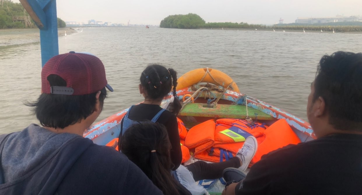 Wahana perahu di Romokalisari Adventure Land (Foto: Andhi Dwi/Ngopibareng.id)